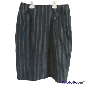 H&M wool blend pencil skirt dark blue & pin striped lined with pockets size 8